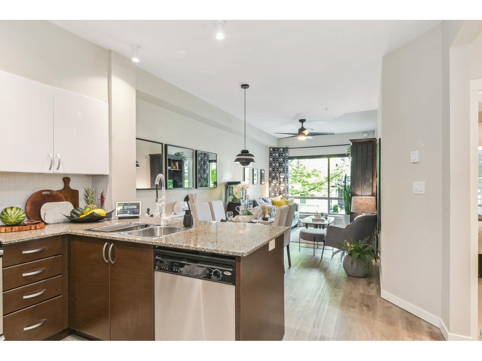 106 13789 107a Avenue, Surrey, British Columbia  V3T 0B8 - Photo 4 - R2988141