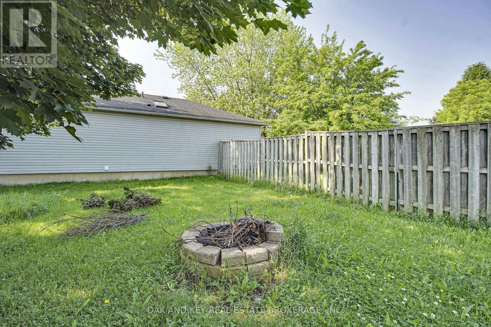 330 Fleming Drive, London East, Ontario  N5V 4Y6 - Photo 6 - X12108522