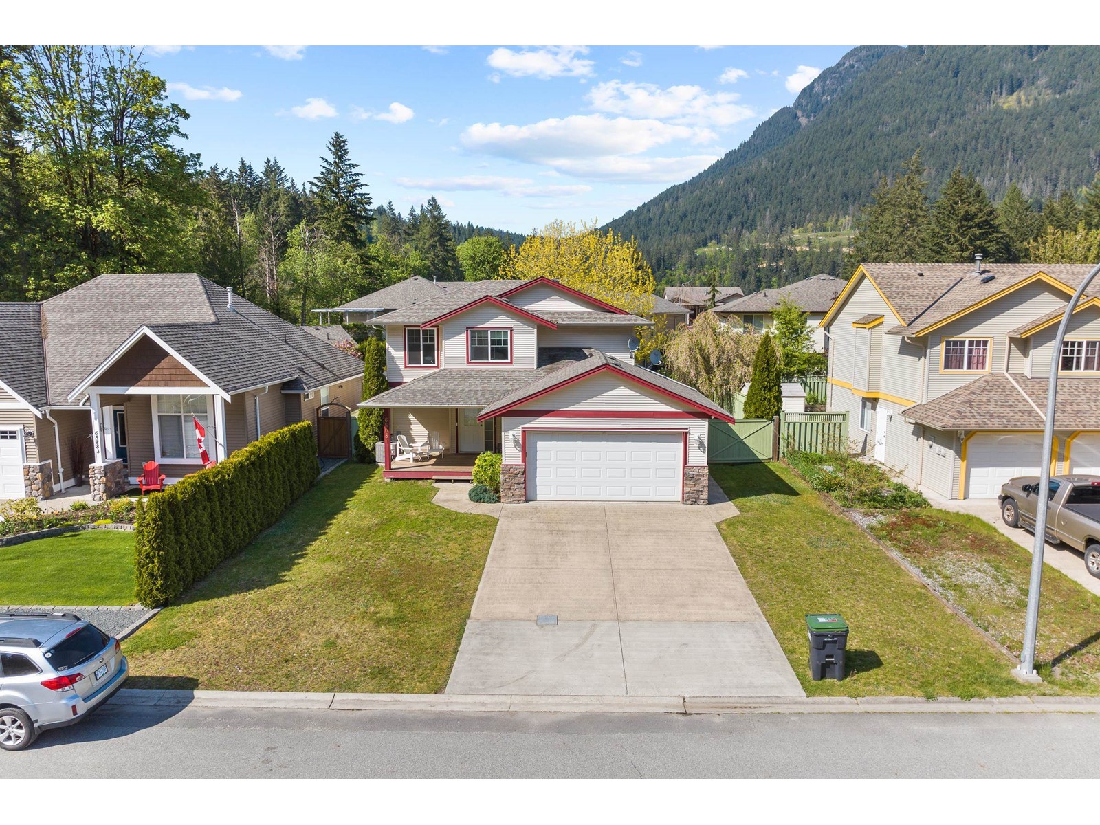 Property at 65887 PARK AVENUE image 2