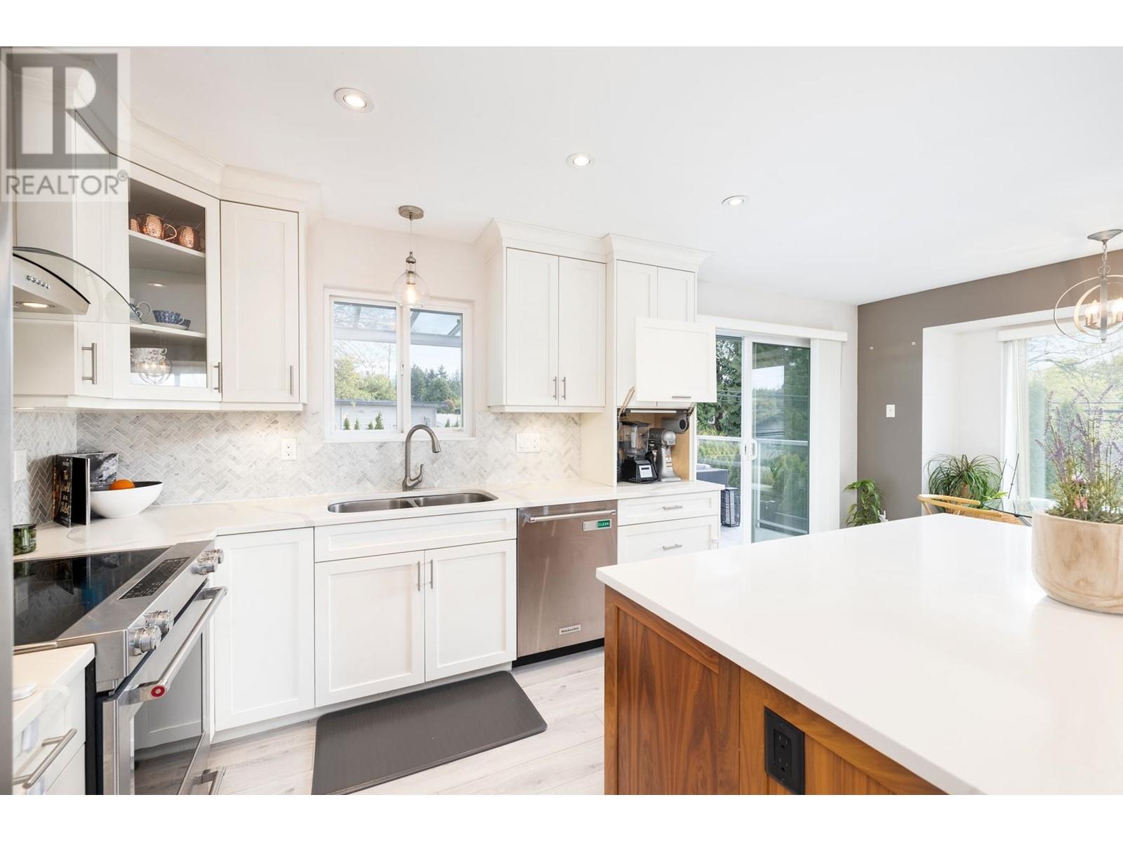 2 Walton Way, Port Moody, British Columbia  V3H 3P3 - Photo 15 - R2993134