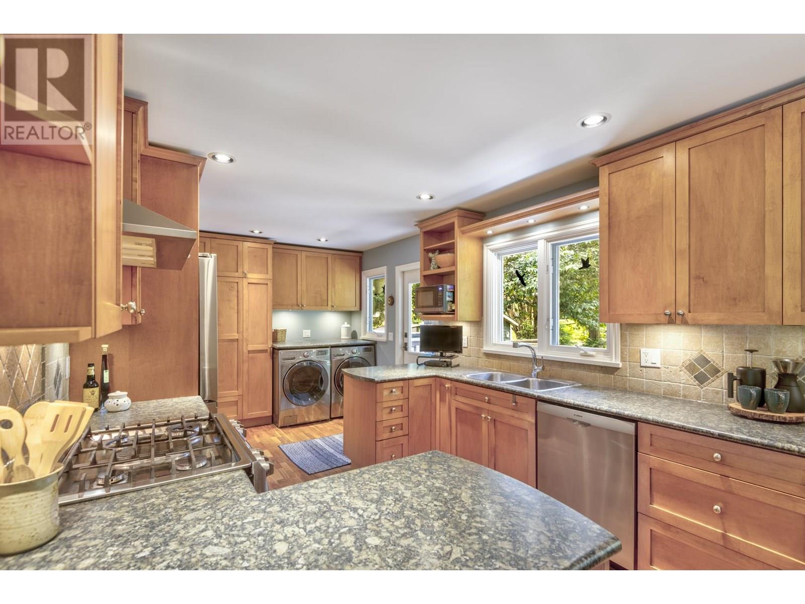 2956 Spuraway Avenue, Coquitlam, British Columbia  V3C 2C8 - Photo 13 - R2994971