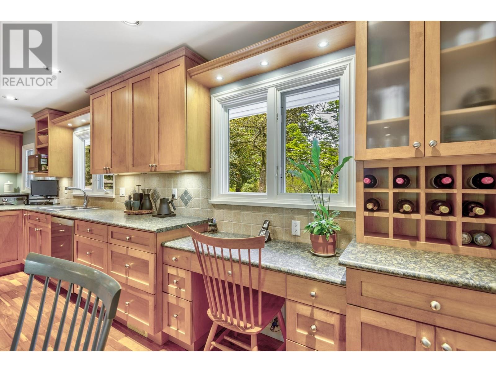 2956 Spuraway Avenue, Coquitlam, British Columbia  V3C 2C8 - Photo 11 - R2994971