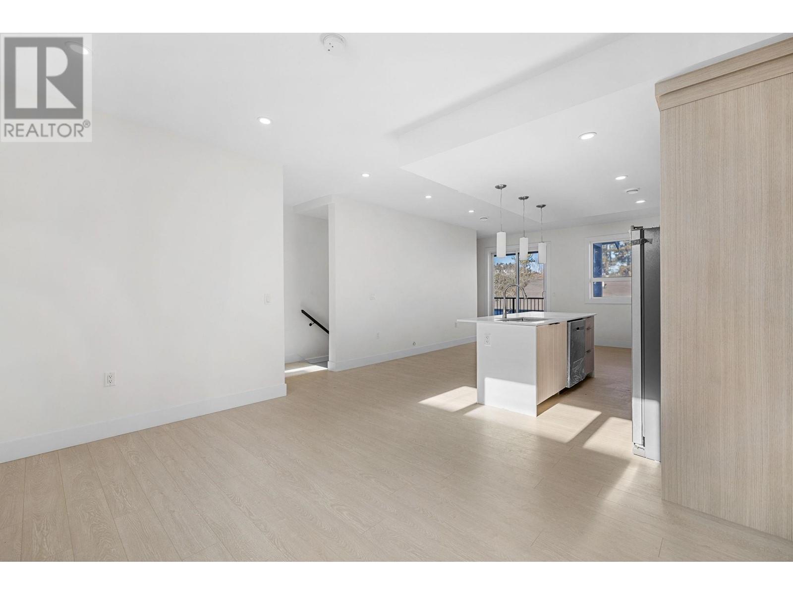 Property at 235 Taylor Road Unit# 8 image 4