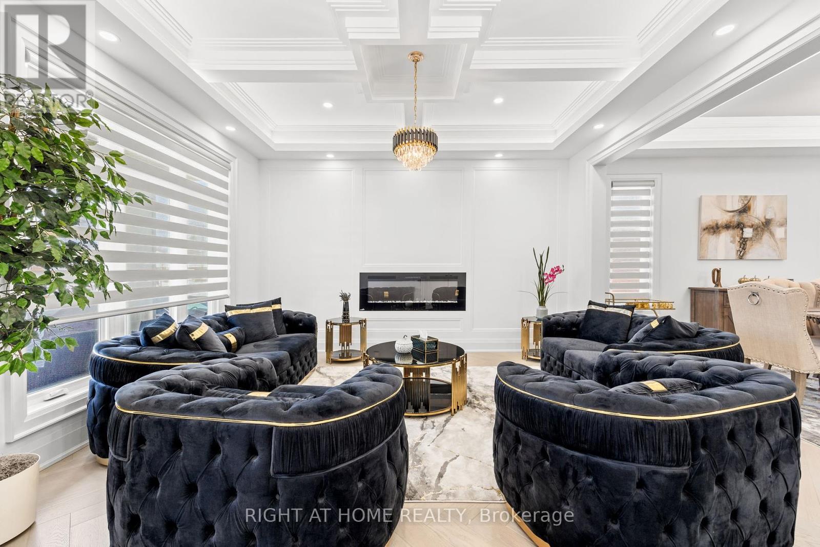 Property at 31 ALRITA CRESCENT image 3