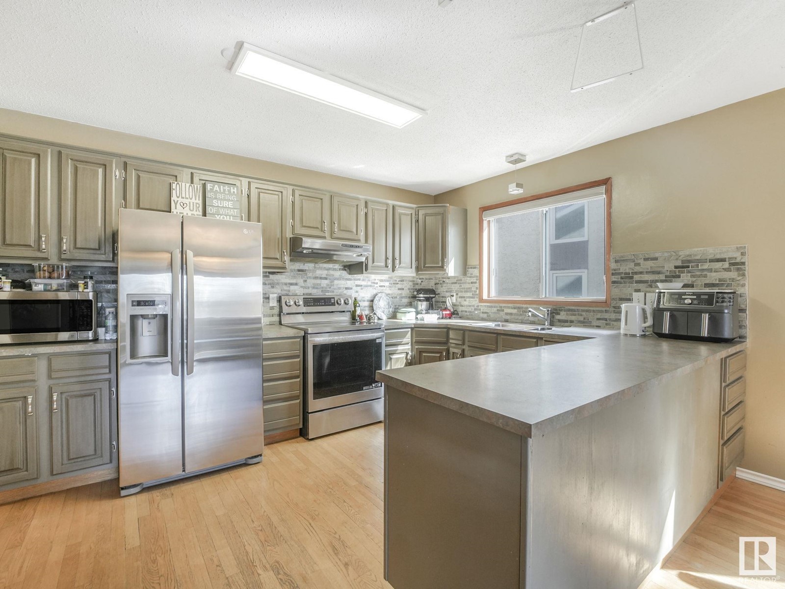 Property at 5411 17 AV NW NW image 4