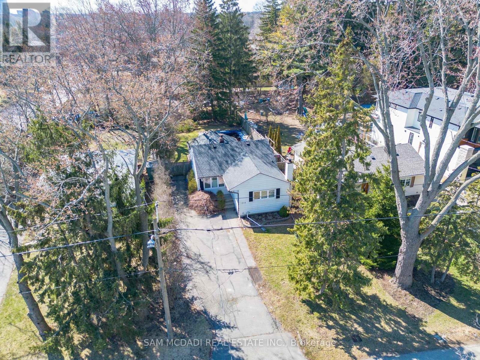 1218 Lakebreeze Drive, Mississauga, Ontario  L5G 3W6 - Photo 1 - W12108412