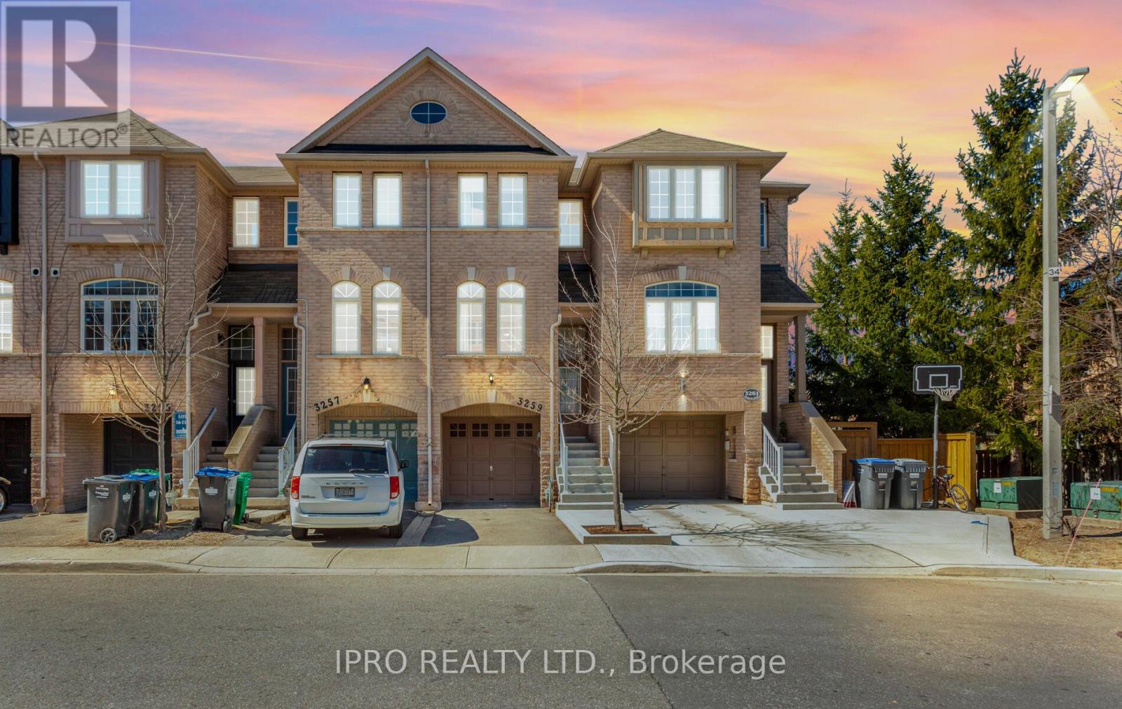 3259 Redpath Circle, Mississauga, Ontario  L5N 8R3 - Photo 1 - W12108440