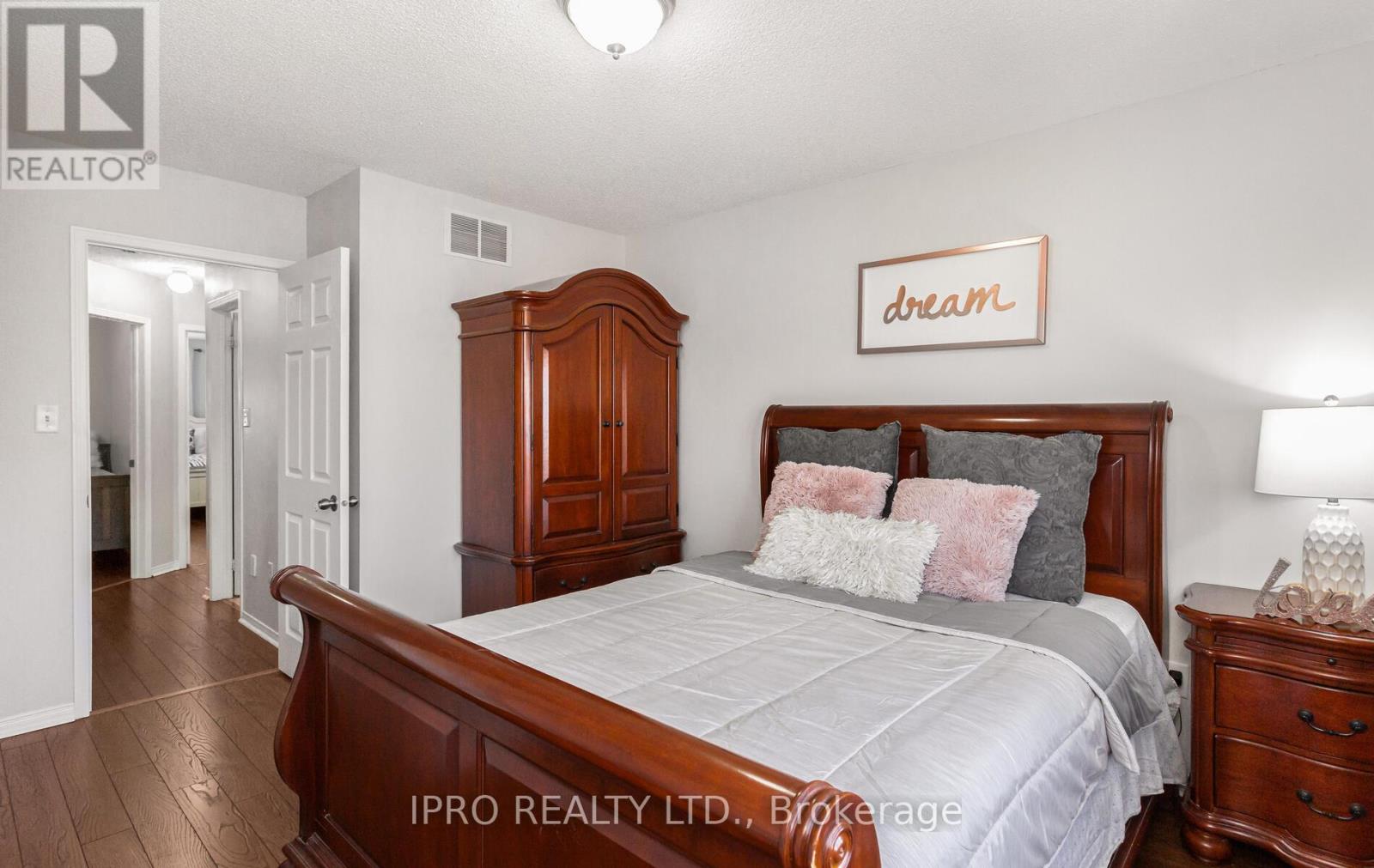 3259 Redpath Circle, Mississauga, Ontario  L5N 8R3 - Photo 21 - W12108440