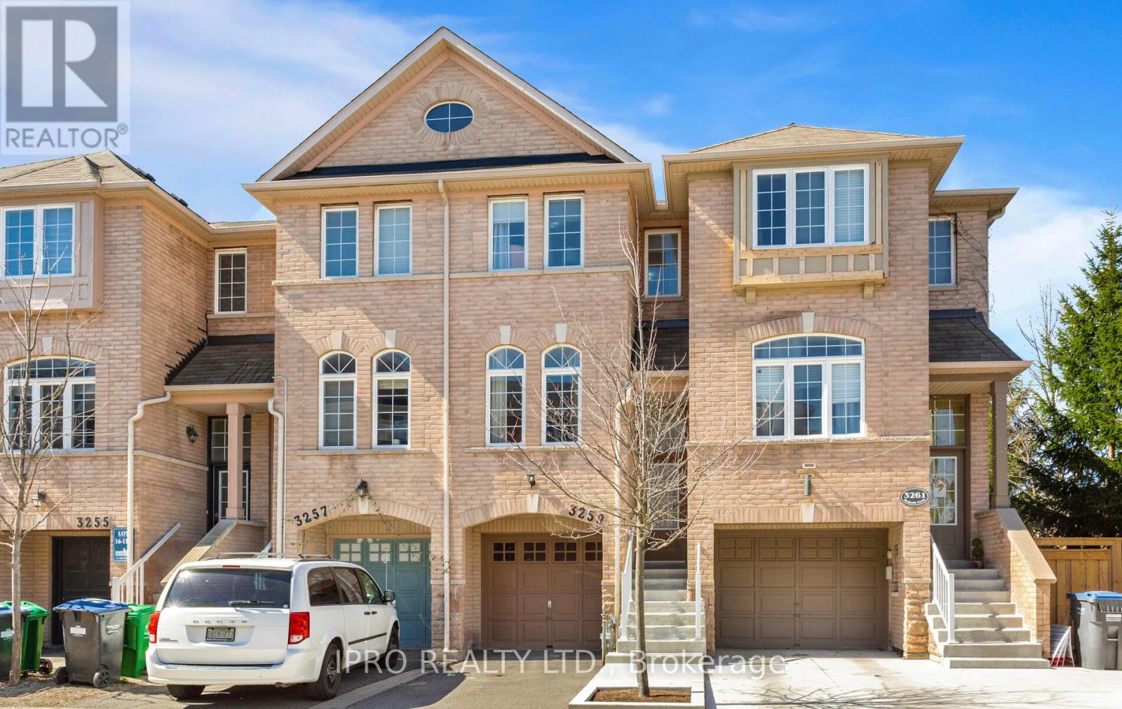 3259 Redpath Circle, Mississauga, Ontario  L5N 8R3 - Photo 3 - W12108440