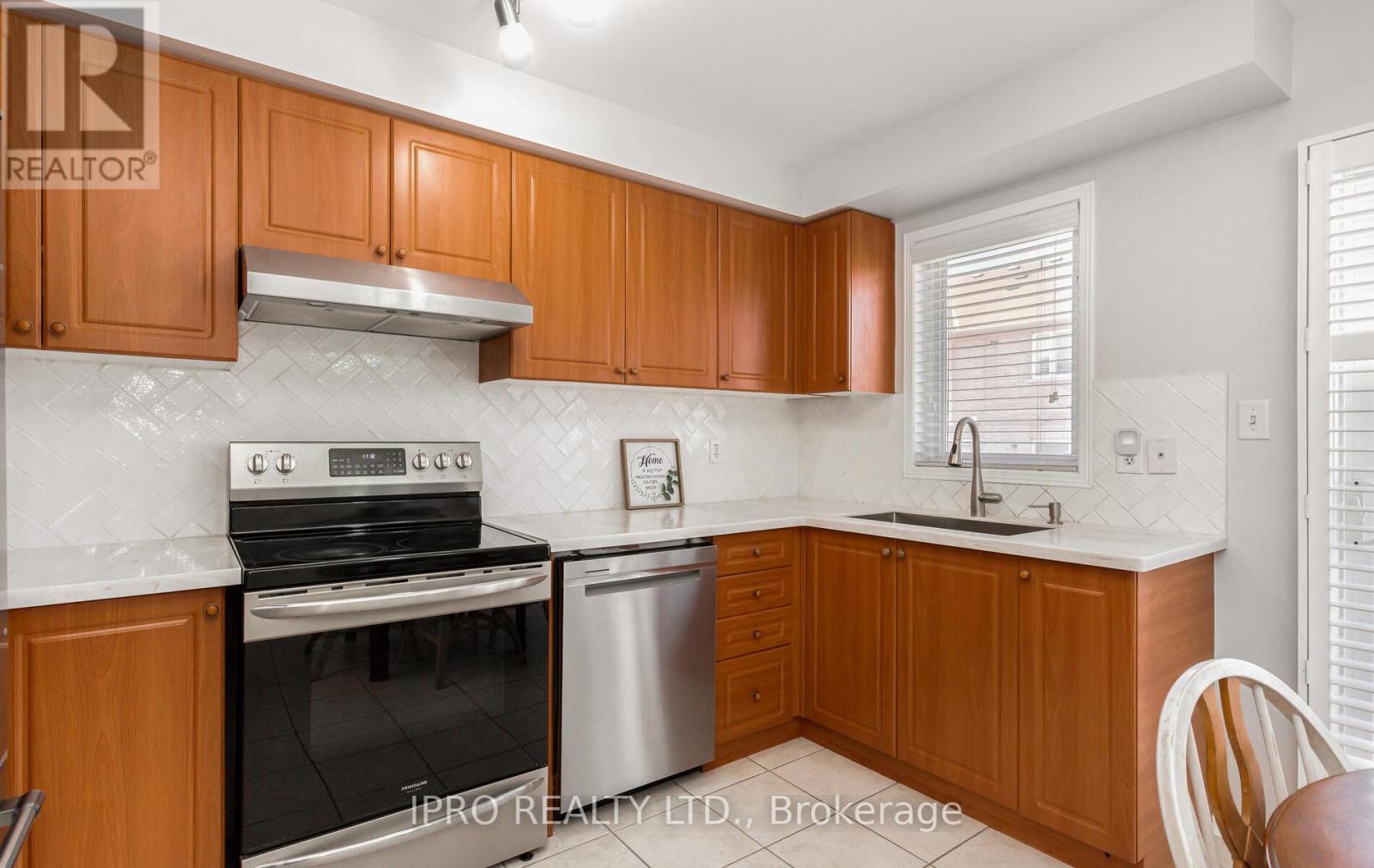 3259 Redpath Circle, Mississauga, Ontario  L5N 8R3 - Photo 8 - W12108440