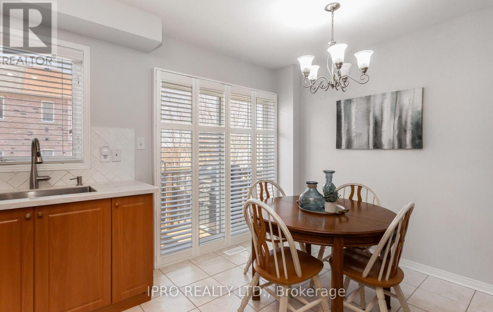 3259 Redpath Circle, Mississauga, Ontario  L5N 8R3 - Photo 9 - W12108440