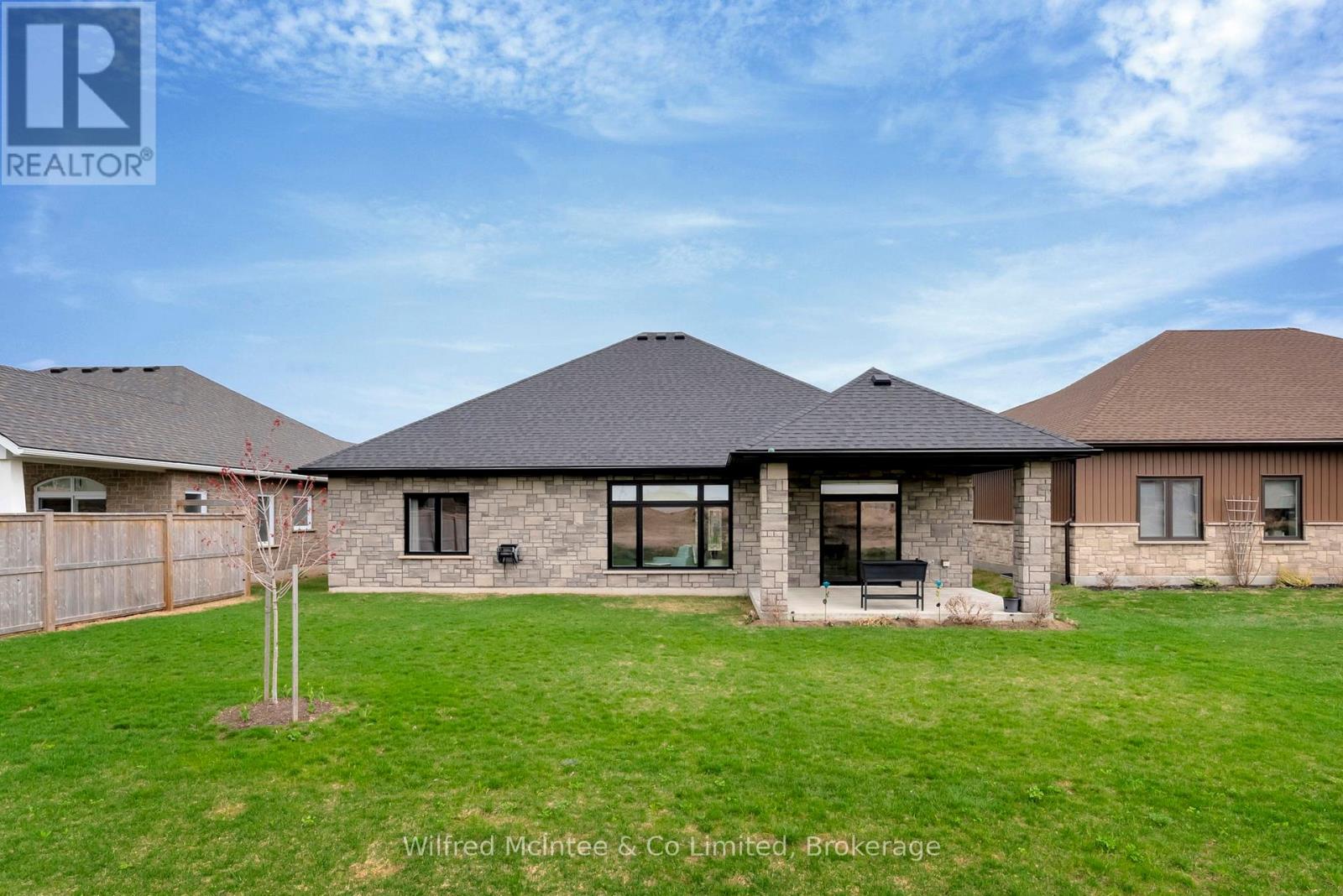 207 Irishwood Lane, Brockton, Ontario  N0G 2V0 - Photo 33 - X12107179