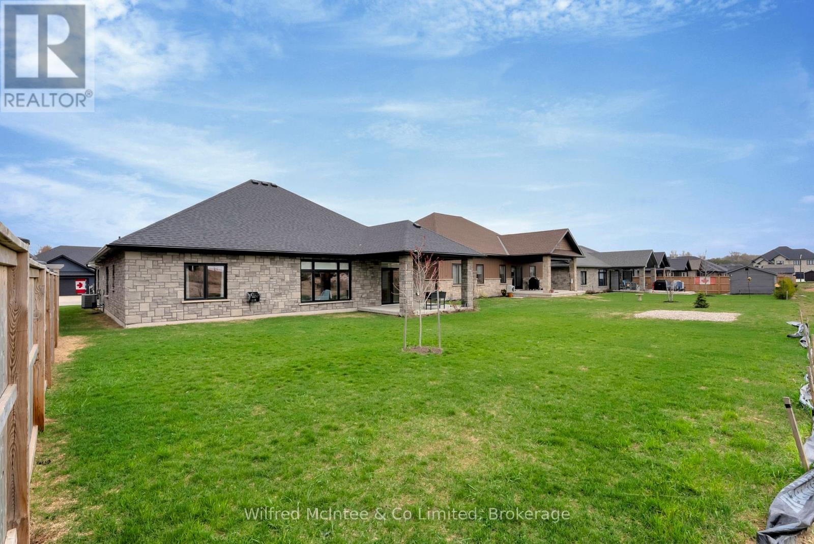 207 Irishwood Lane, Brockton, Ontario  N0G 2V0 - Photo 34 - X12107179