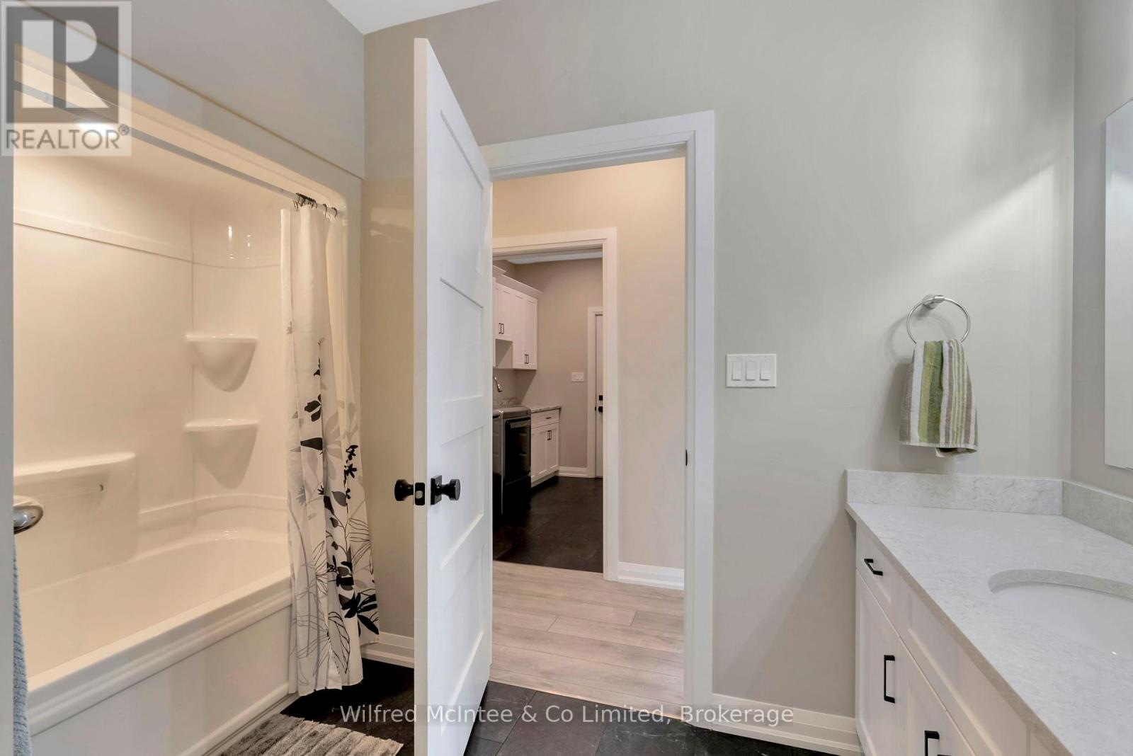 207 Irishwood Lane, Brockton, Ontario  N0G 2V0 - Photo 27 - X12107179