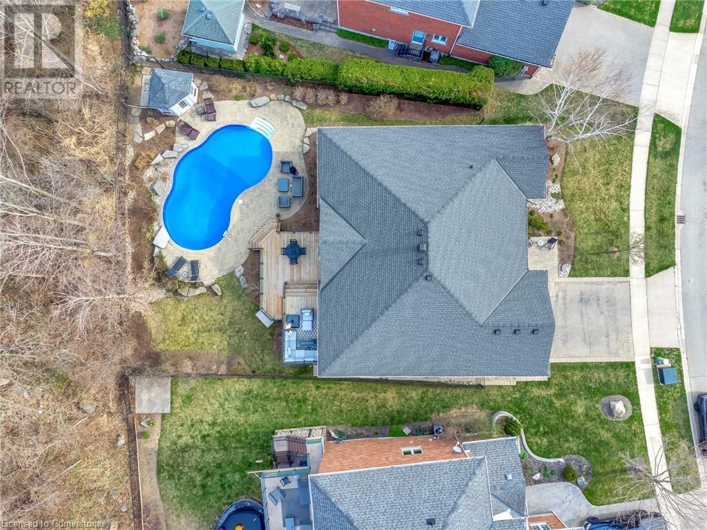 Property at 24 COTTONWOOD Crescent image 3