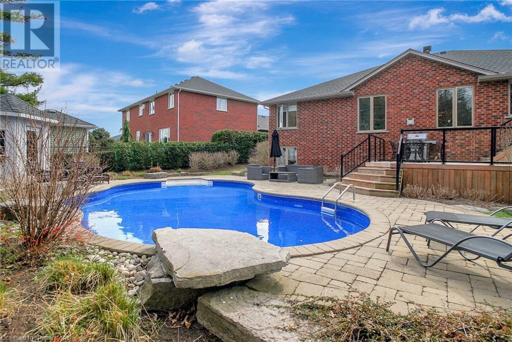 Property at 24 COTTONWOOD Crescent image 4