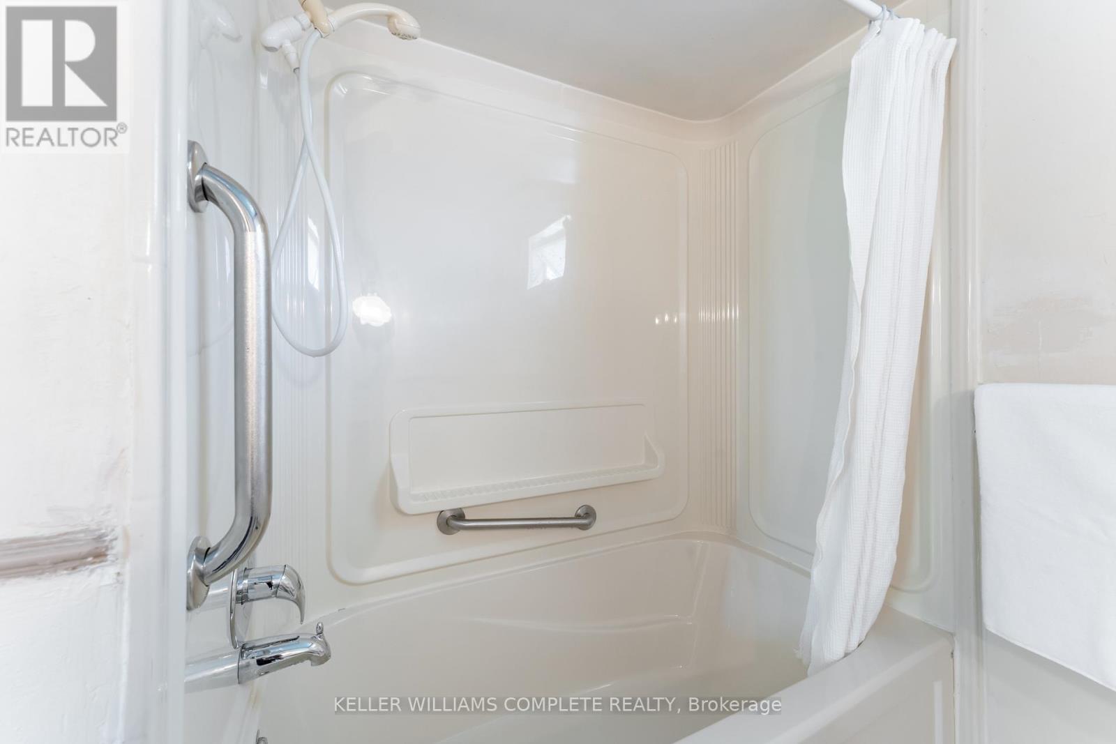 181 Burrwood Drive, Hamilton, Ontario  L9C 3T3 - Photo 21 - X12108572