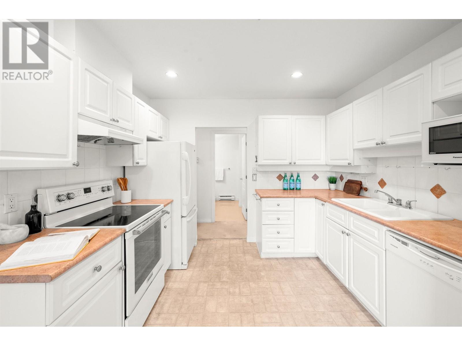 307 1281 Parkgate Avenue, North Vancouver, British Columbia  V7H 3A3 - Photo 4 - R2994981