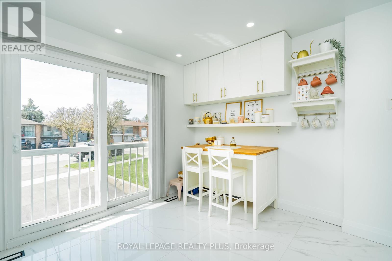 568 Fergo Avenue, Mississauga (Cooksville), Ontario  L5B 2J3 - Photo 16 - W12100053