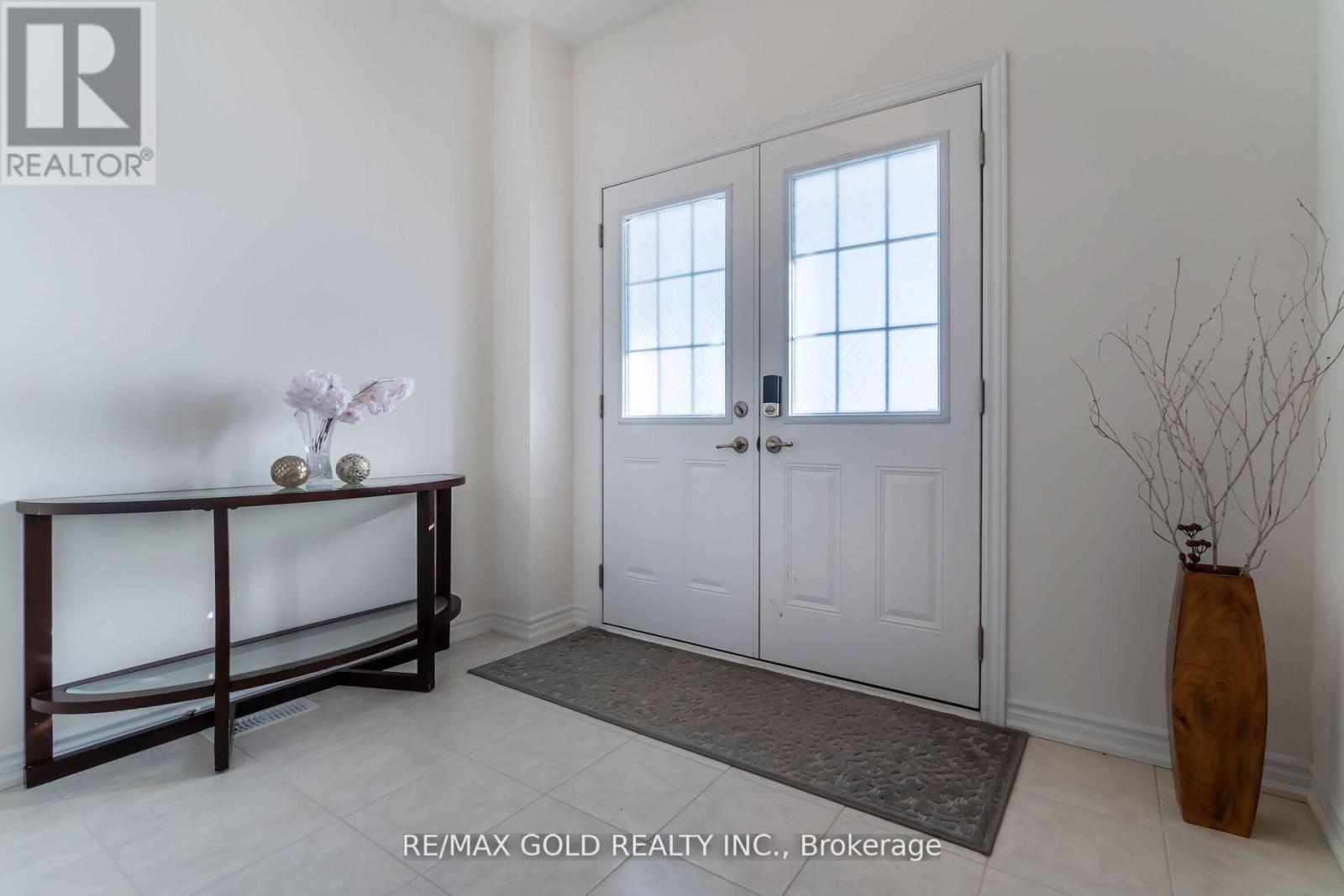 Property at 101 HITCHMAN STREET E image 2