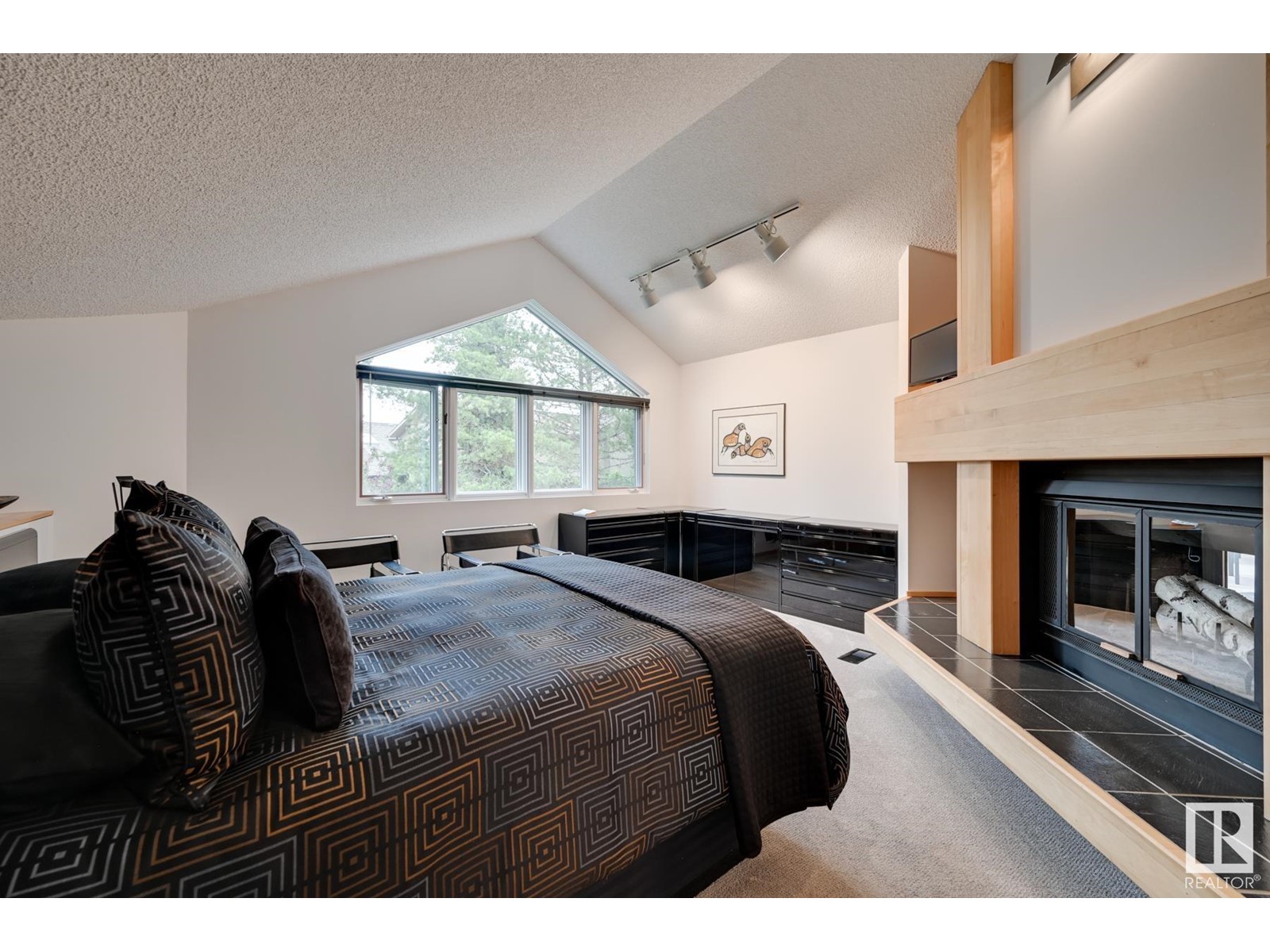 Property at 18107 4 AV SW image 1