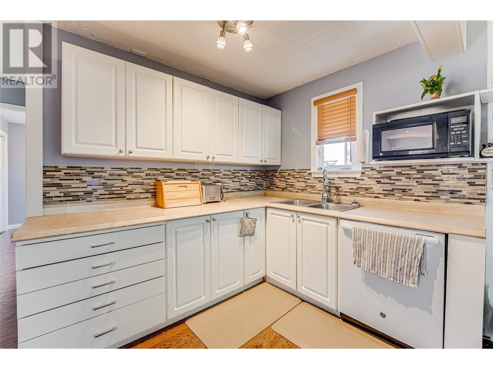 Property at 6049 Old Kamloops Road image 4