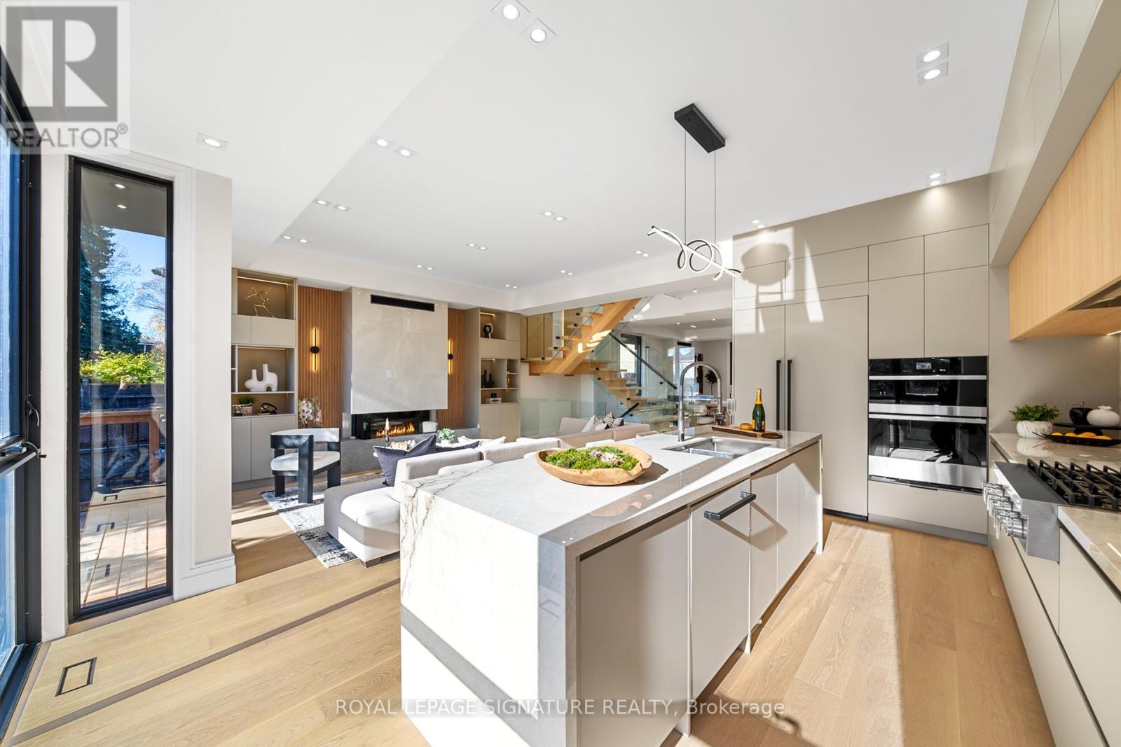 551 Broadway Avenue, Toronto, Ontario  M4G 2S2 - Photo 11 - C12108652