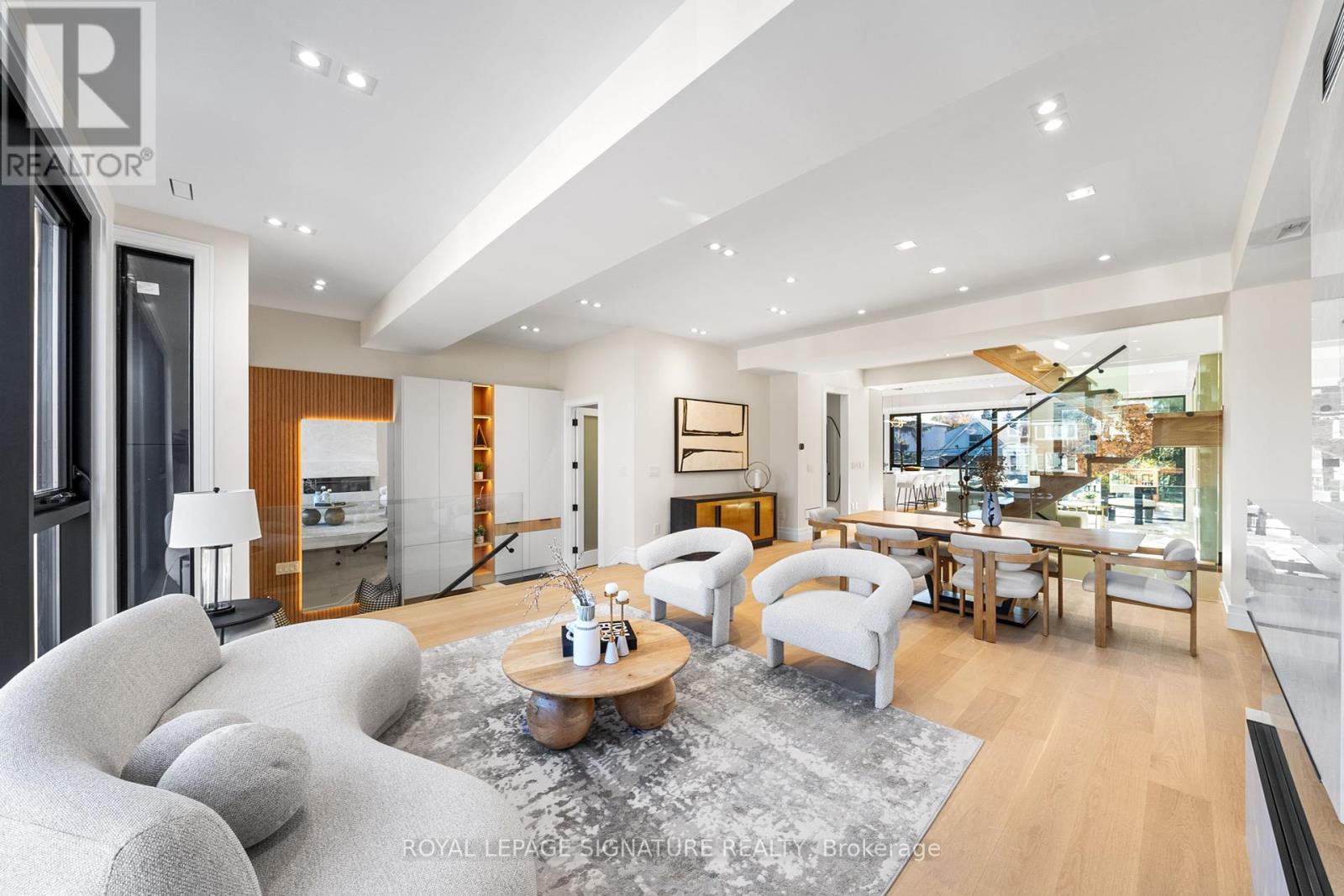 551 Broadway Avenue, Toronto, Ontario  M4G 2S2 - Photo 2 - C12108652