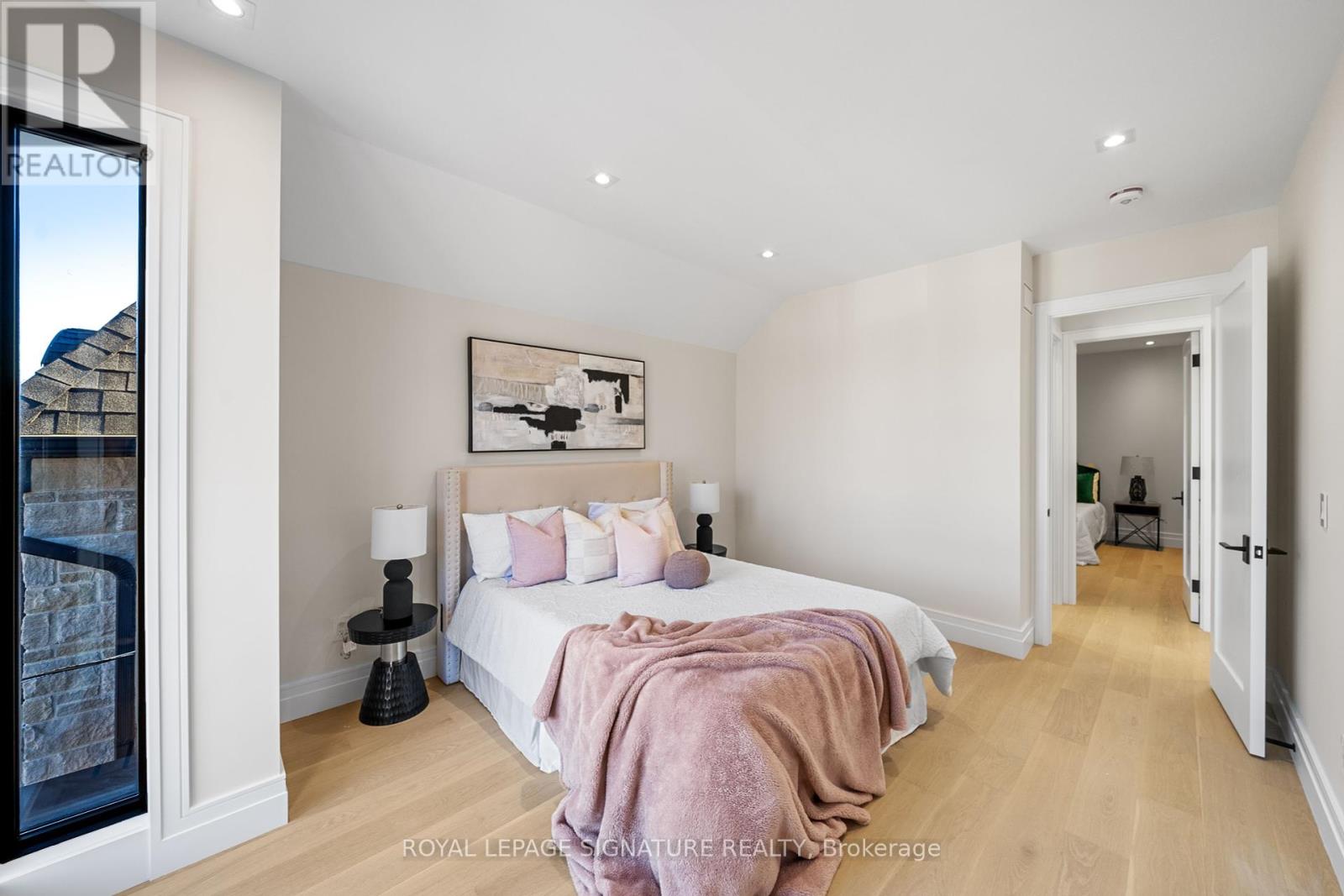 551 Broadway Avenue, Toronto, Ontario  M4G 2S2 - Photo 23 - C12108652