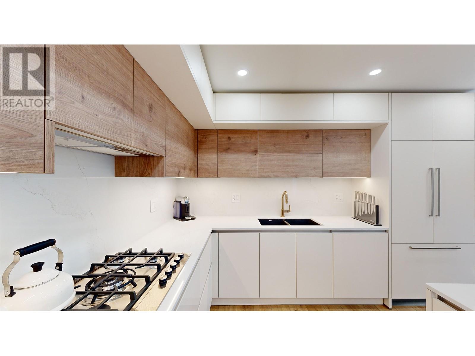 Property at 916 MONTROYAL BOULEVARD image 5