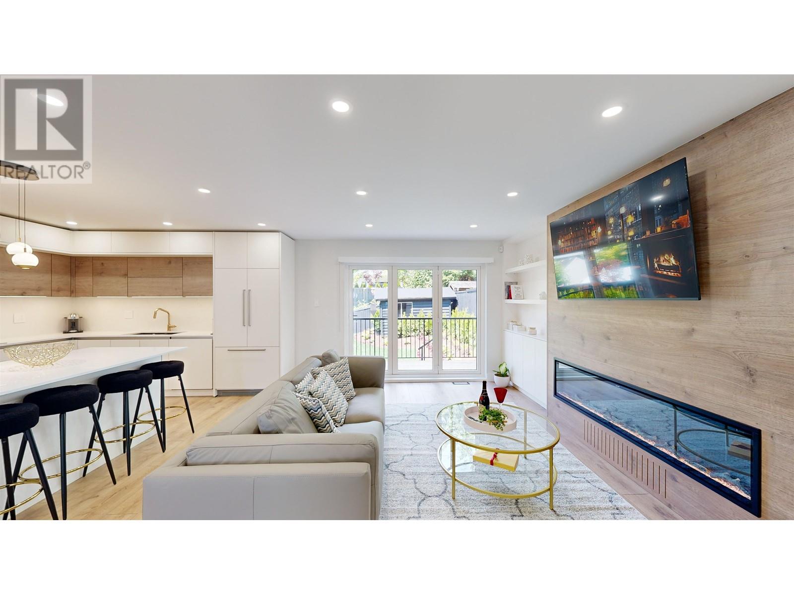 Property at 916 MONTROYAL BOULEVARD image 1