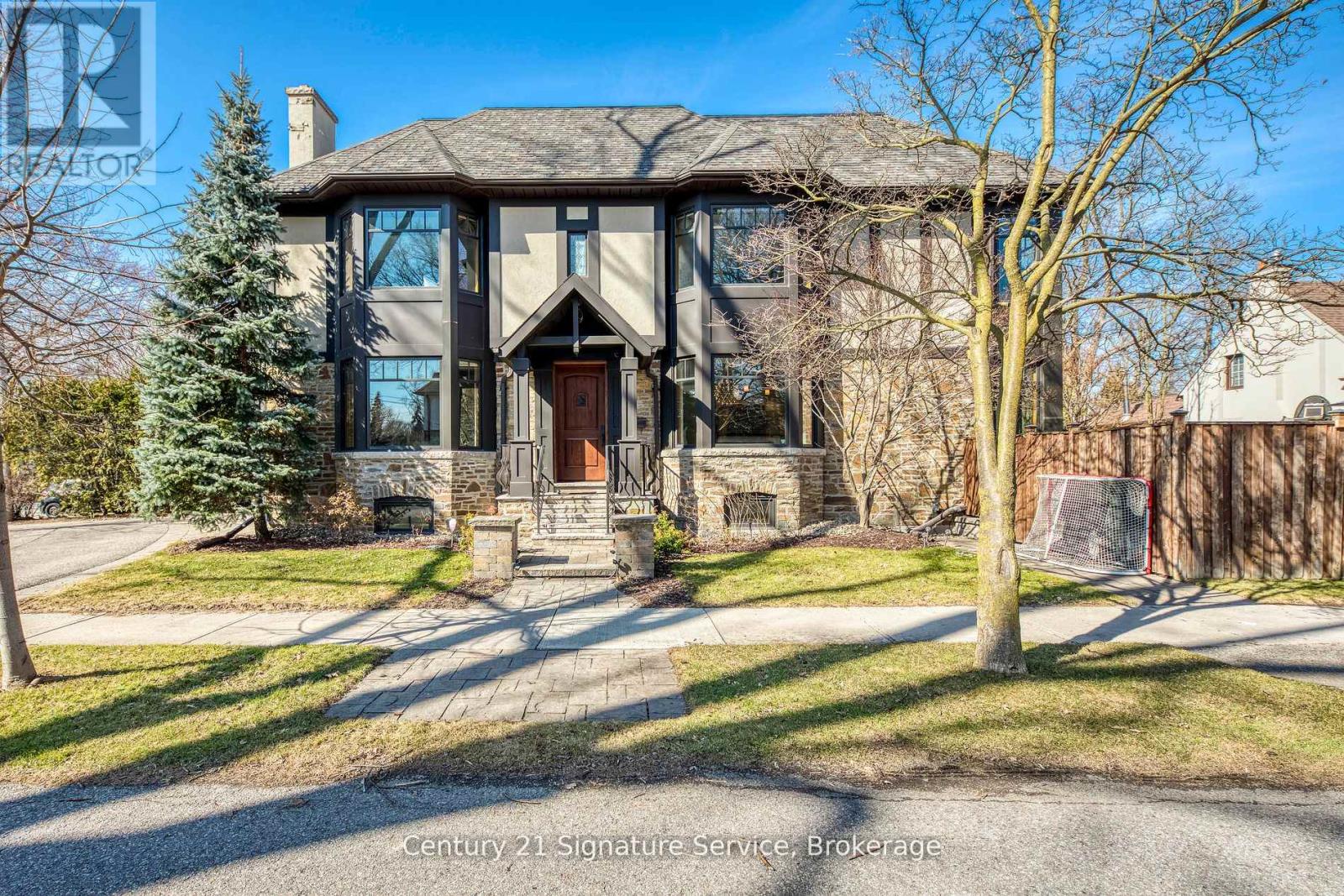 Property at 149 THE KINGSWAY image 1