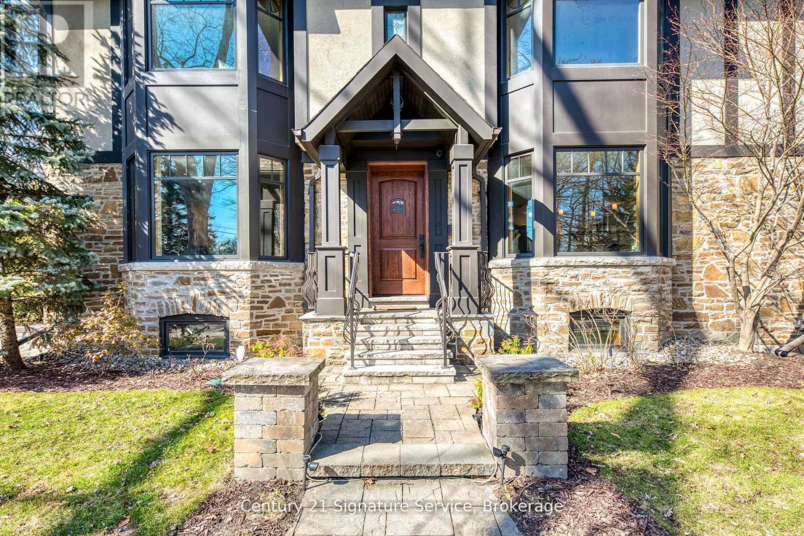 Property at 149 THE KINGSWAY image 3
