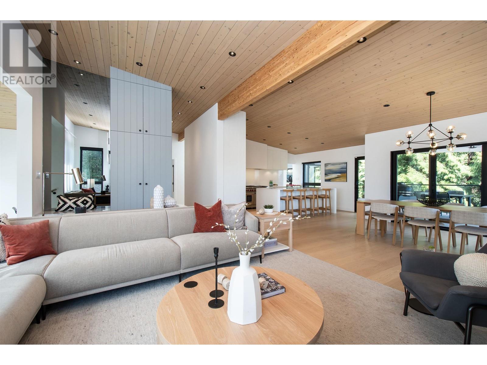 Property at 4598 MEADOWBANK CLOSE image 4