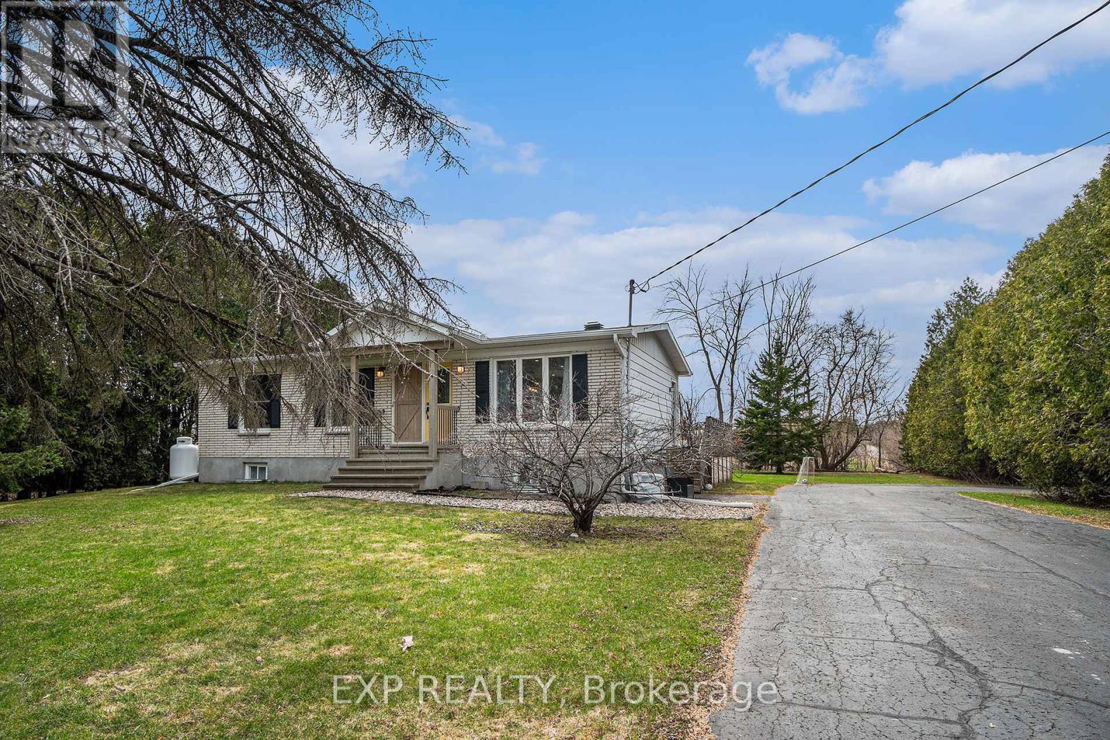2462 Dunning Road, Ottawa, Ontario  K0A 3E0 - Photo 2 - X12108732