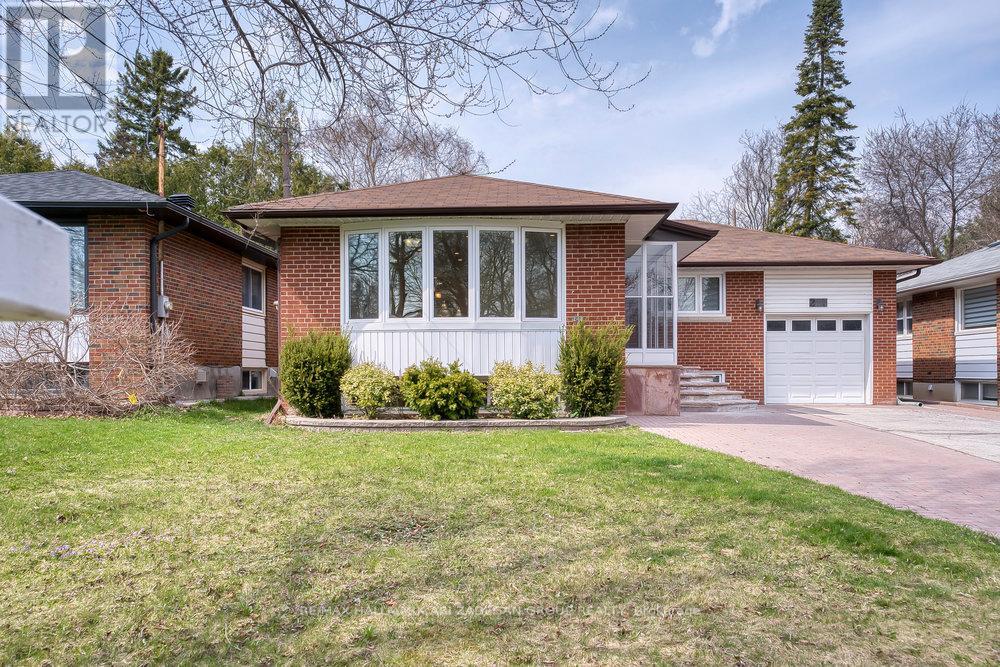 243 HARRYGAN CRESCENT, Richmond Hill, Ontario