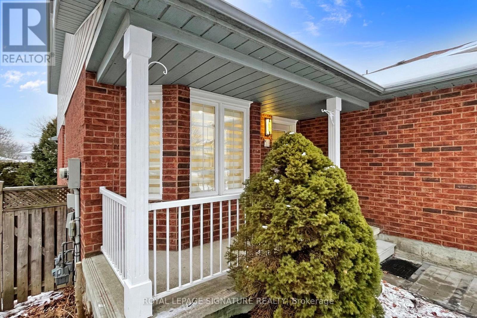 Property at 451 COMPTON CRESCENT image 2