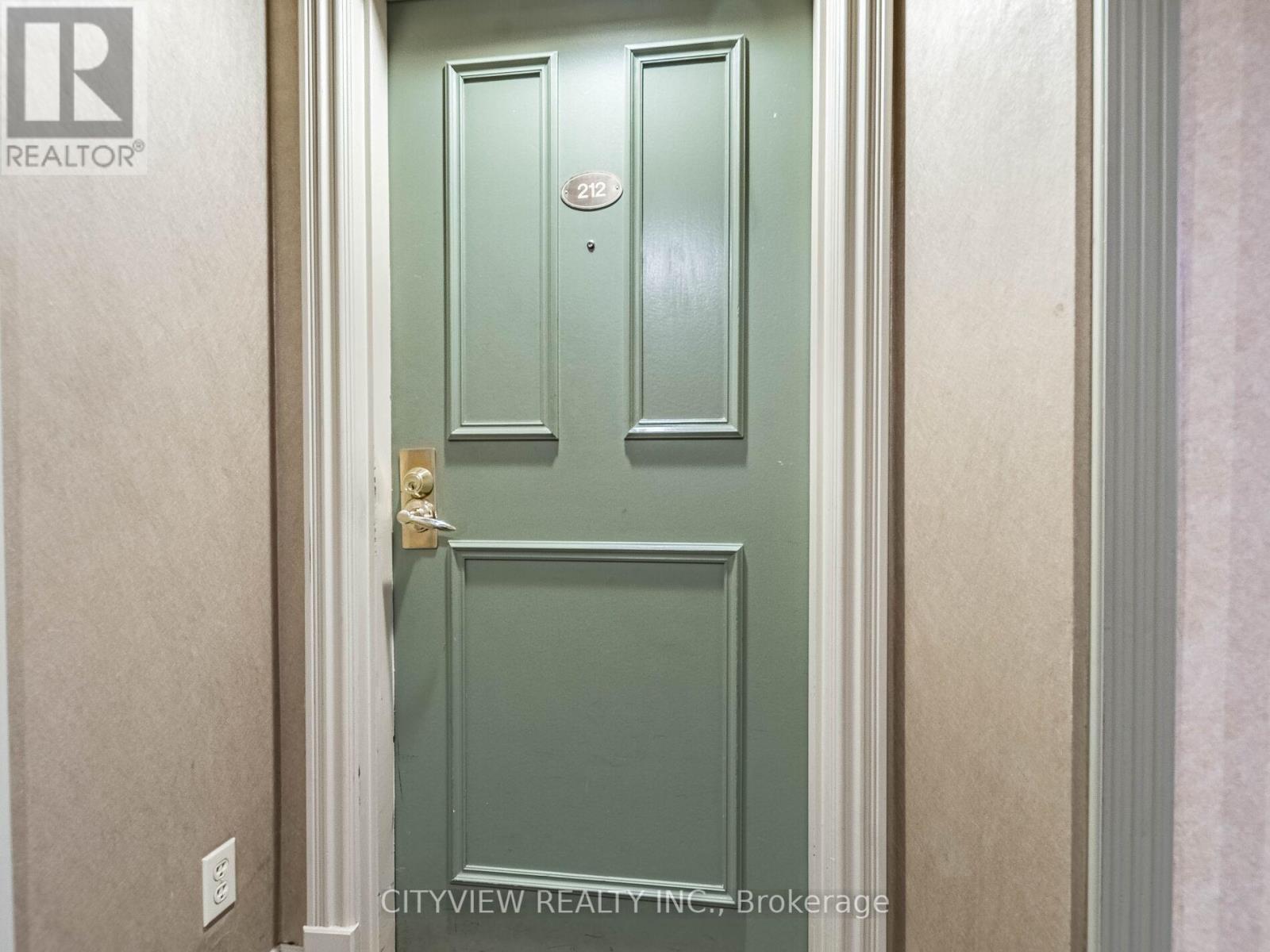 212 - 3700 Kaneff Crescent, Mississauga, Ontario  L5A 4B8 - Photo 3 - W12108660