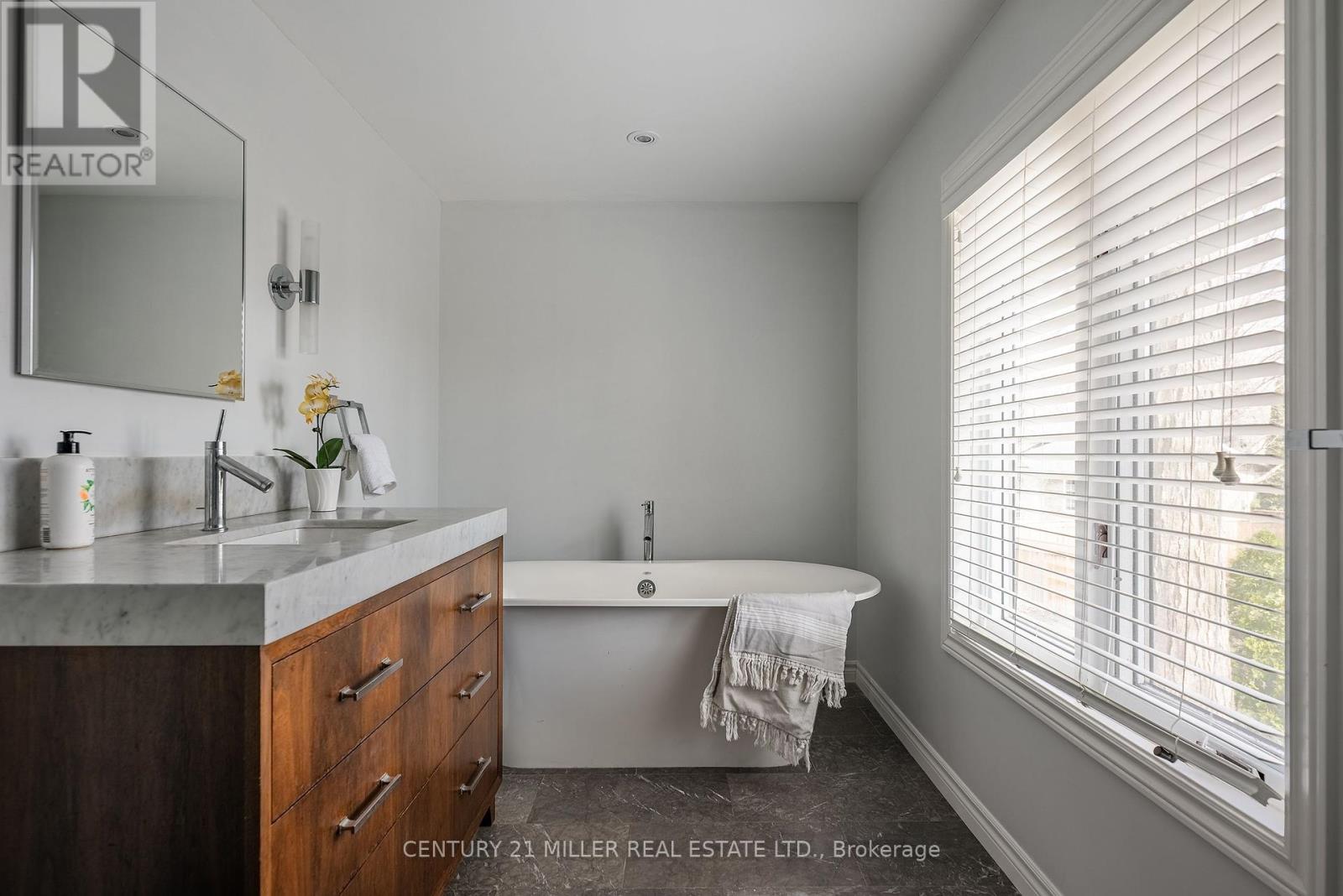 411 Canterbury Crescent, Oakville, Ontario  L6J 5K8 - Photo 21 - W12108771