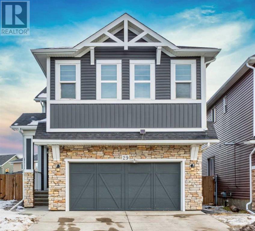 Property at 29 Redstone Link NE image 2