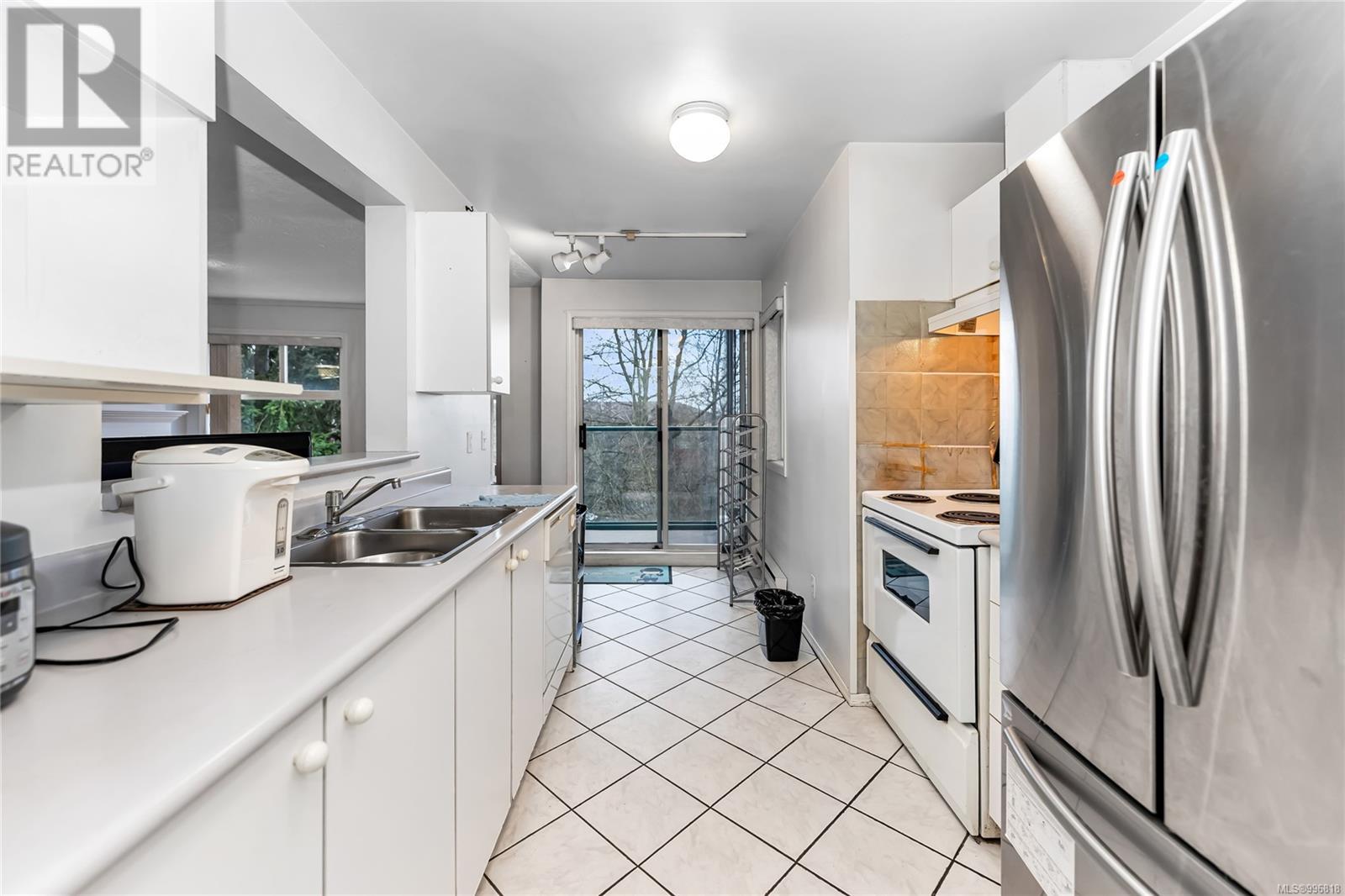 309 898 Vernon Ave, Saanich, British Columbia  V8X 2W6 - Photo 3 - 996818
