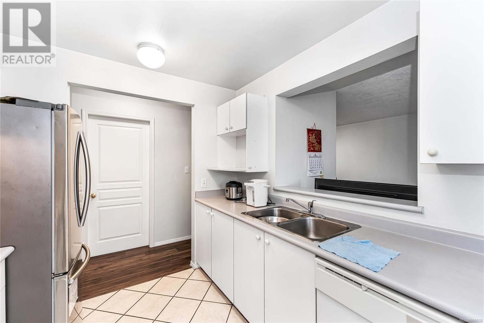309 898 Vernon Ave, Saanich, British Columbia  V8X 2W6 - Photo 5 - 996818