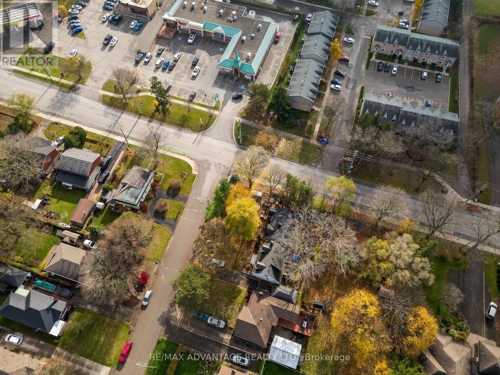 419 Byron Boulevard, London South, Ontario  N6K 2L6 - Photo 6 - X12105384