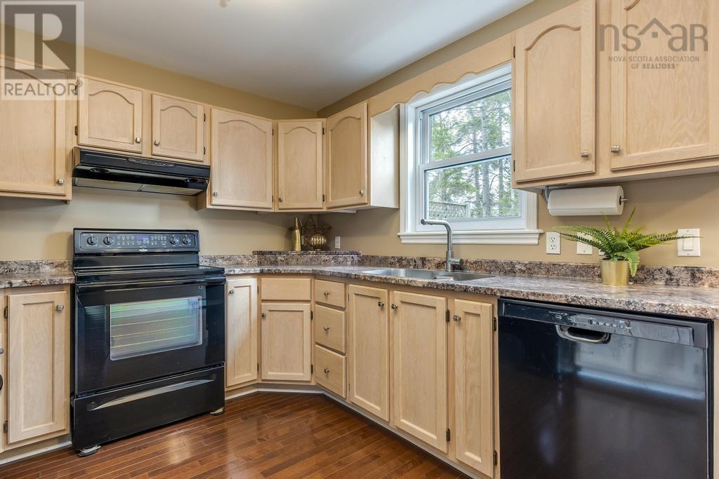 Property at 15 Azita Court image 3