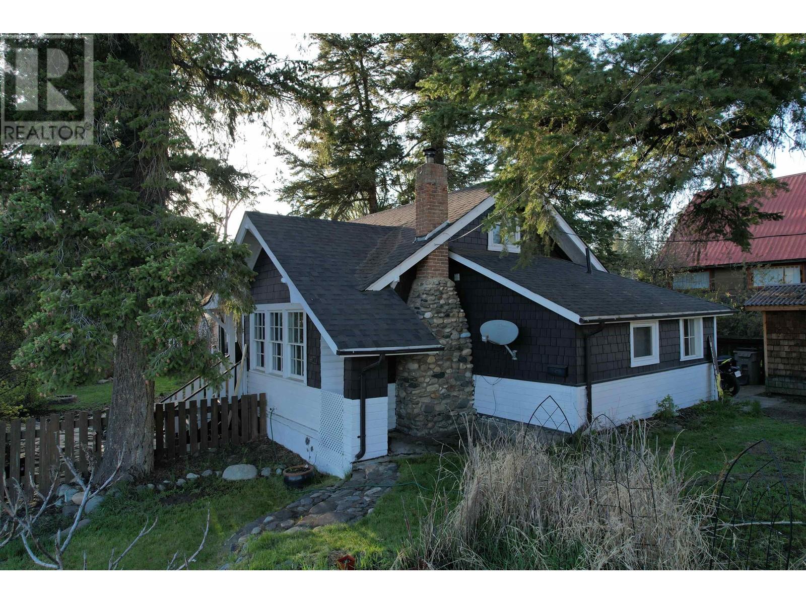 Property at 477 BOWRON AVENUE image 1