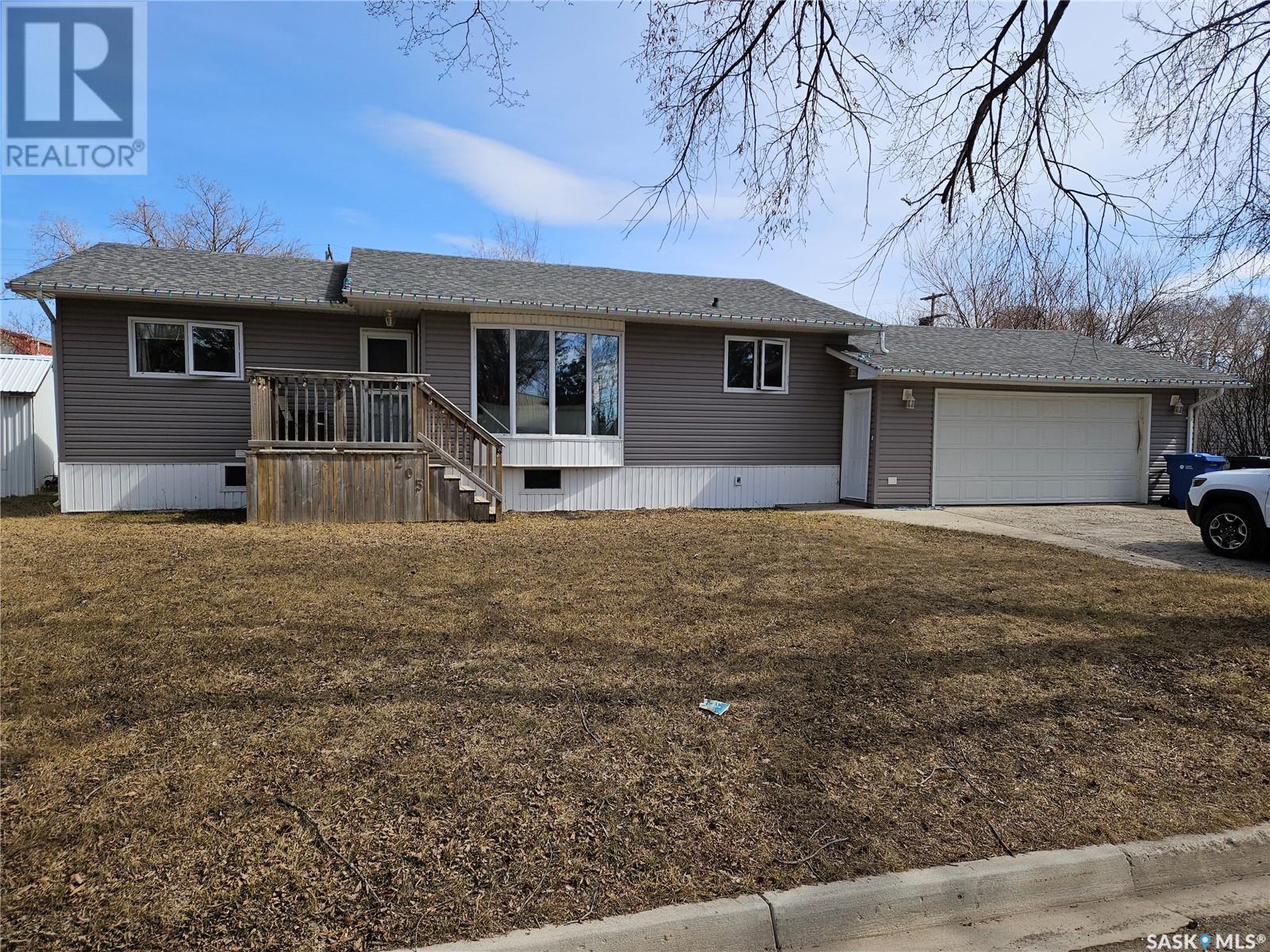 205 3rd Street W, Carlyle, Saskatchewan  S0C 0R0 - Photo 3 - SK002906