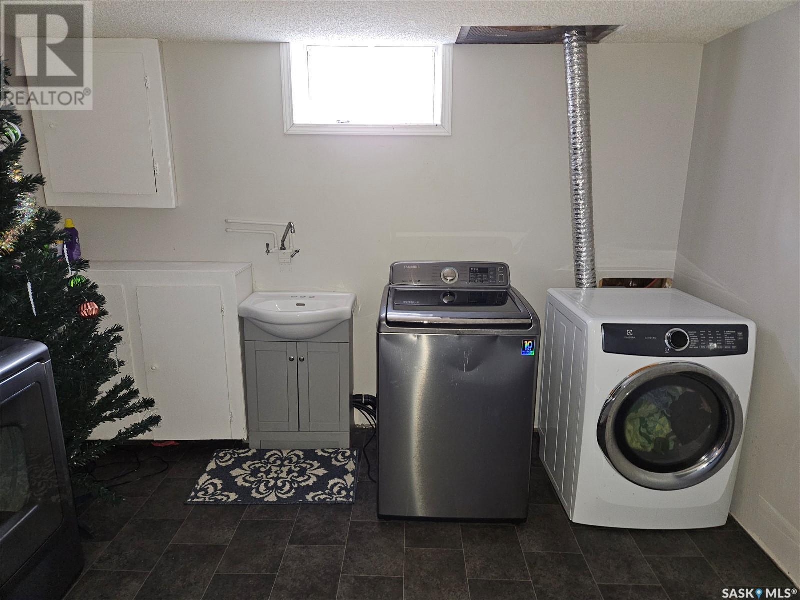 205 3rd Street W, Carlyle, Saskatchewan  S0C 0R0 - Photo 47 - SK002906