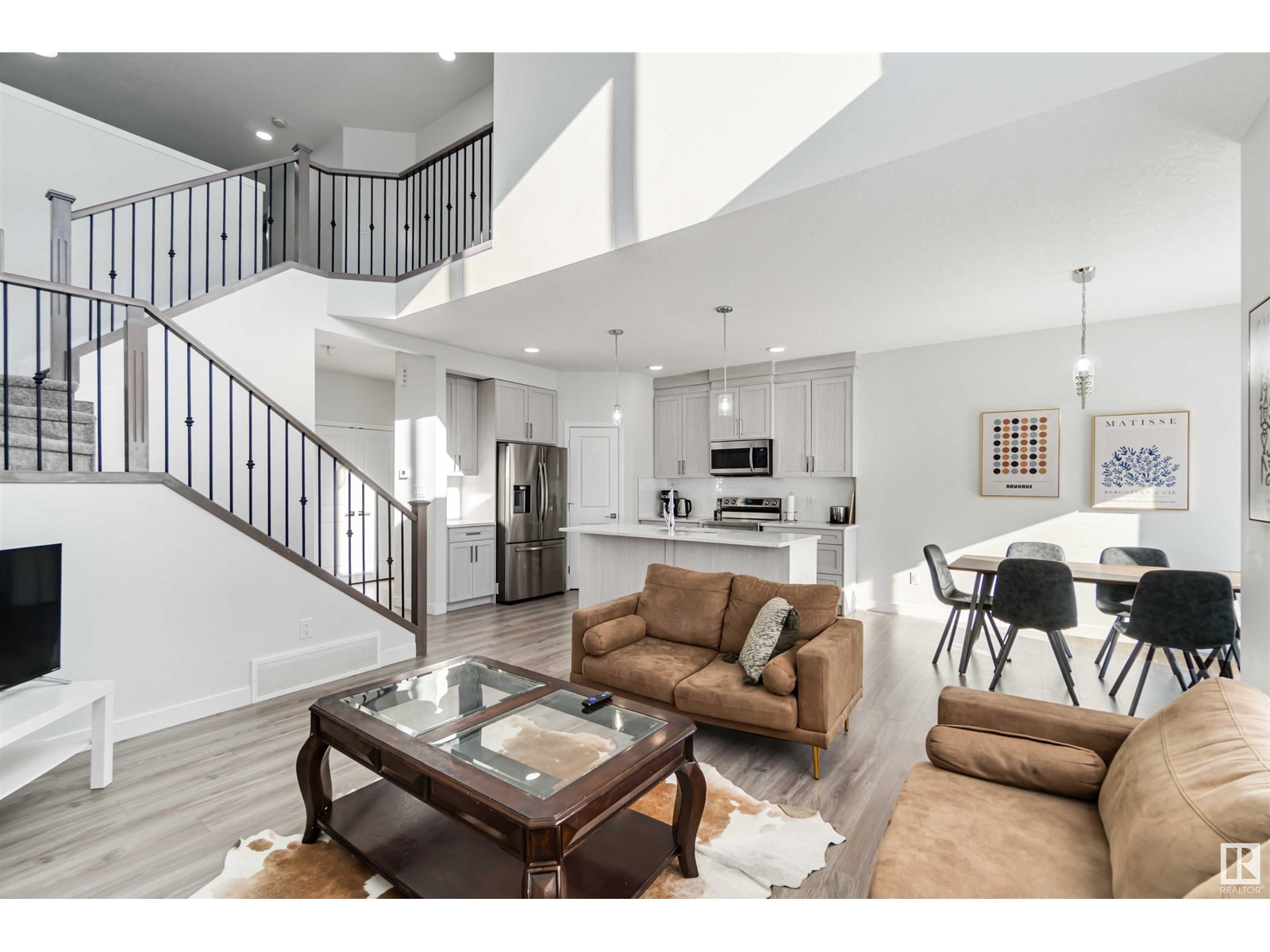 Property at 20019 31 AV NW image 3