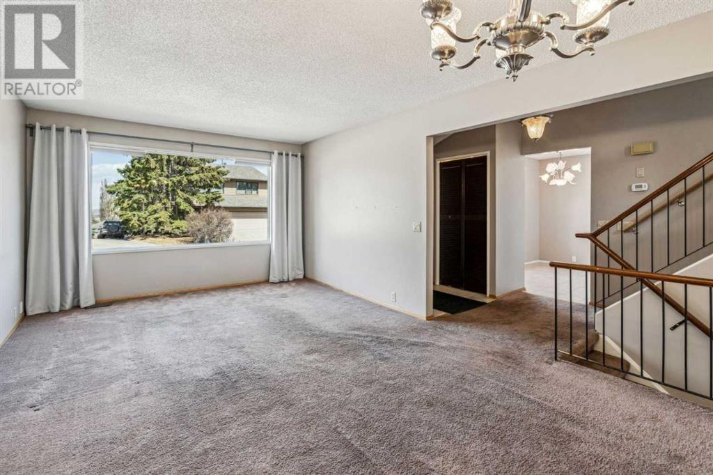 Property at 19 Coach Manor Rise SW image 3