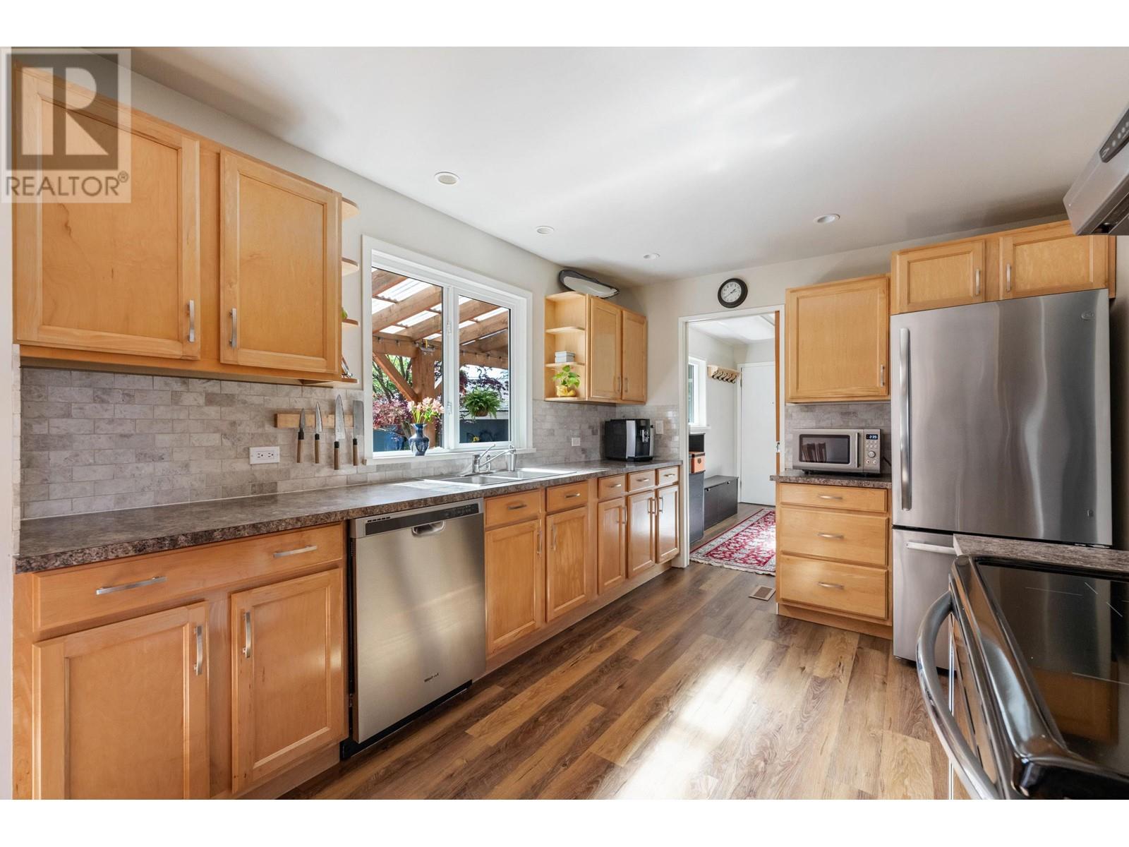 Property at 5438 GROVE AVENUE image 4